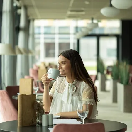 Meri Seaside & Hotell 3*