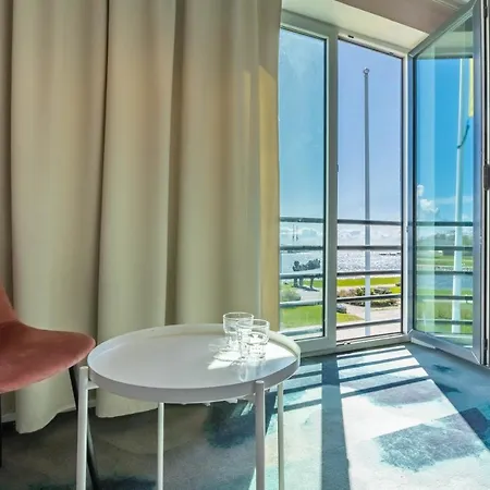 Hotel Meri Seaside &