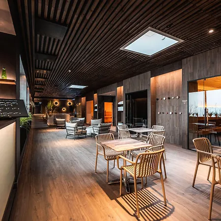 Hotel Meri Seaside &