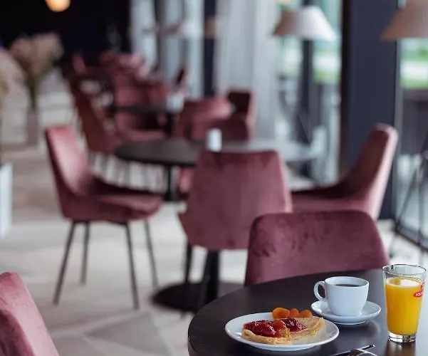 Meri Seaside & فندق