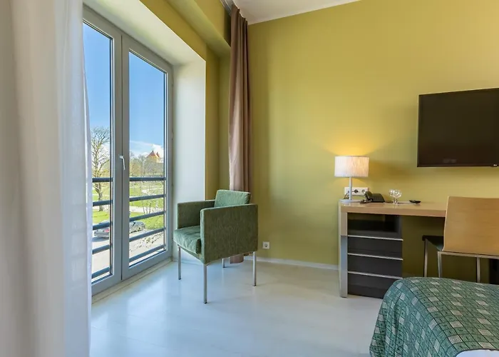 Meri Seaside & فندق كوريسارِ