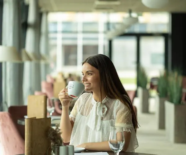 Meri Seaside & Hotell 3*